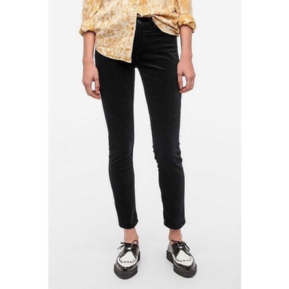 BDG black velvet cropped skinny jeans size 31